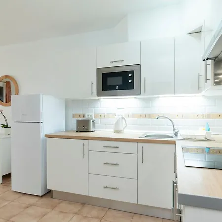 Lovely 1 Bedroom Location شقة