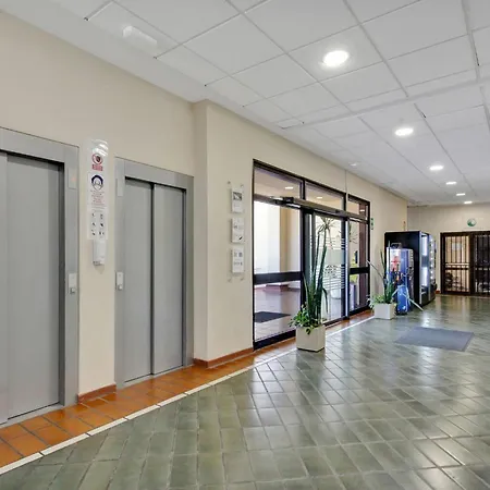 Lovely 1 Bedroom Location *